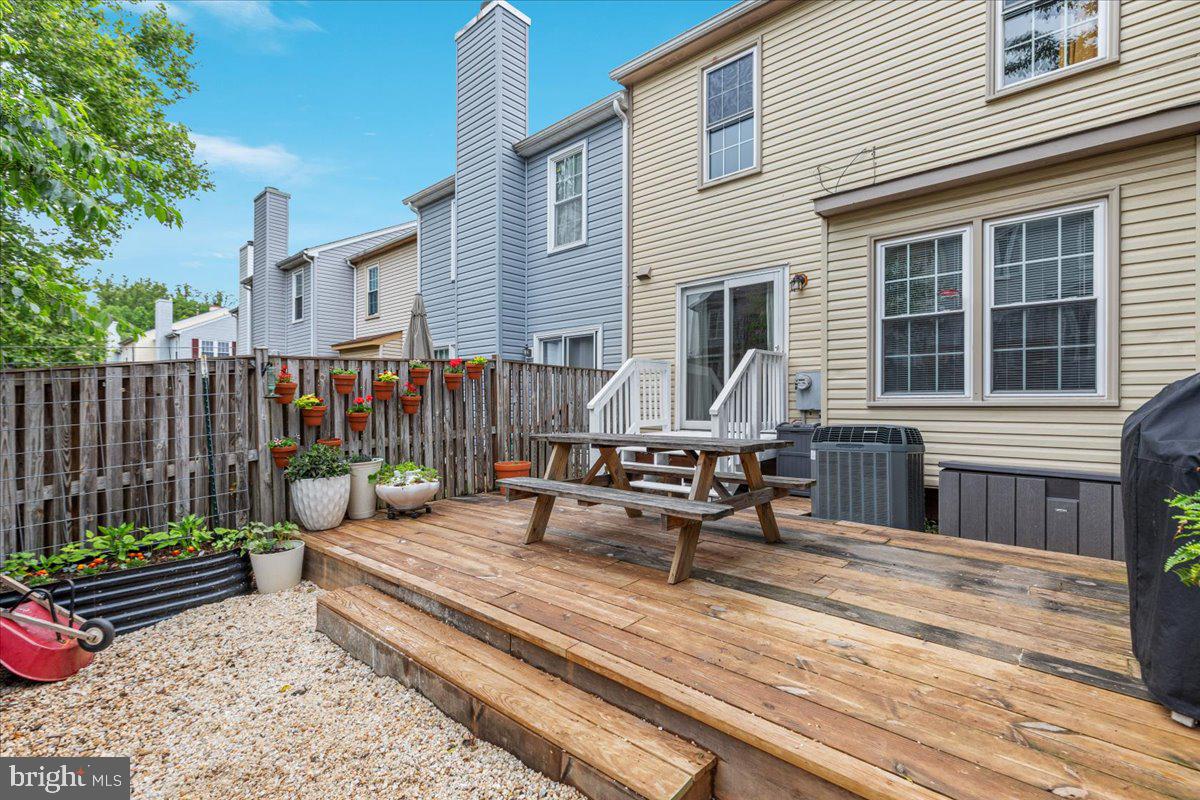 OAK SPRINGS - Residential