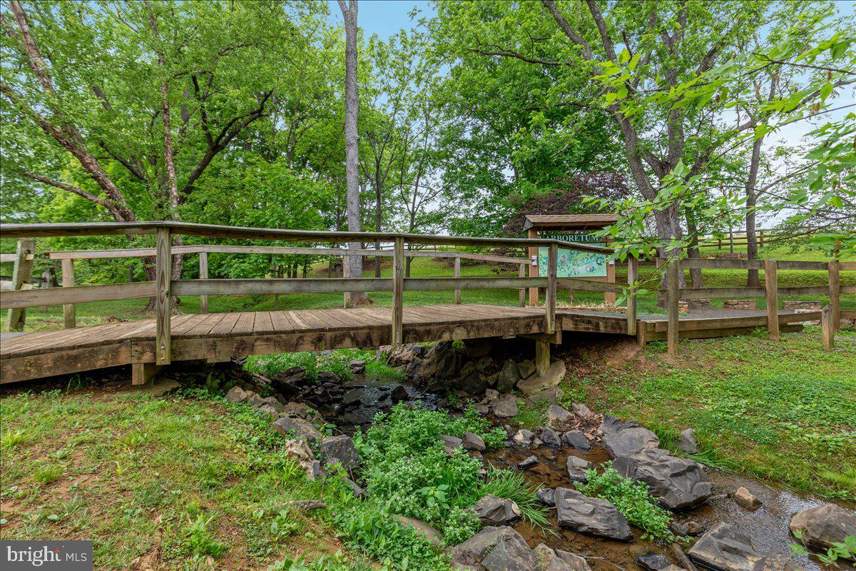 OAK SPRINGS - Residential