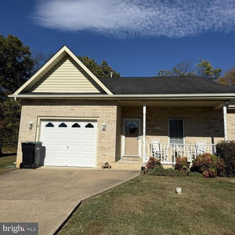 Photo of 616 Allegheny Circle, WOODSTOCK, VA 22664 (MLS # VASH2012872) Photo of 616 Allegheny Circle, WOODSTOCK, VA 22664 (MLS # VASH2012872)