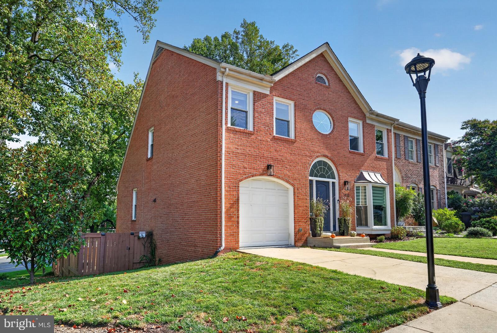 7411 CRESTBERRY LANE