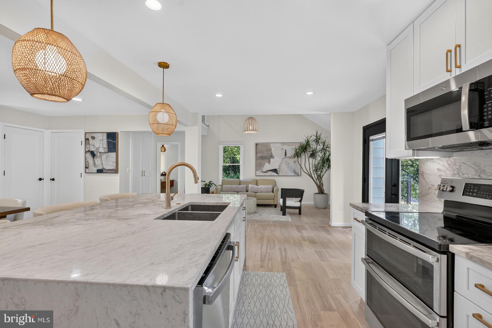 7411 CRESTBERRY LANE