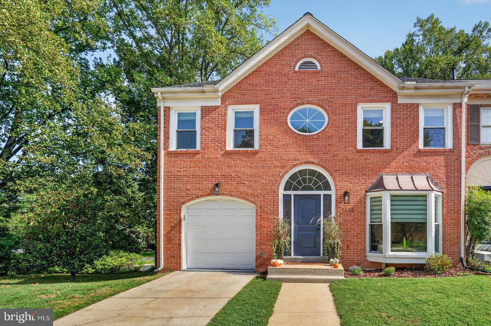 7411 CRESTBERRY LANE