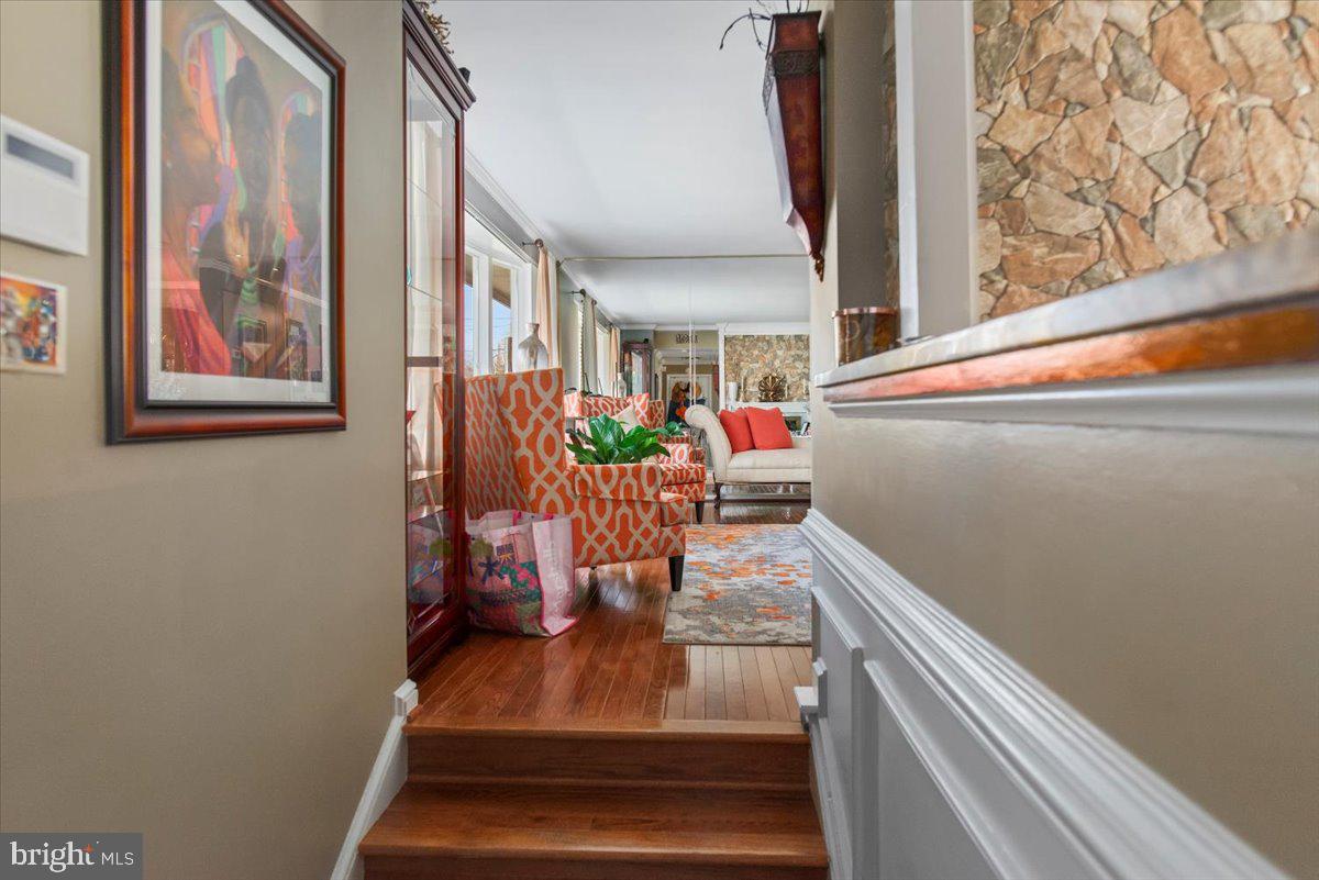 GORDONS CORNER - Residential