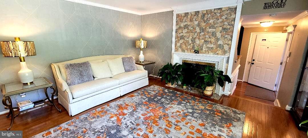 GORDONS CORNER - Residential