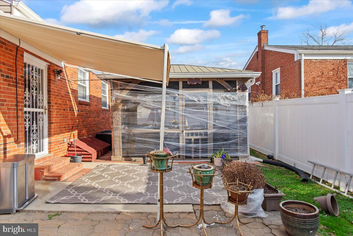 GORDONS CORNER - Residential