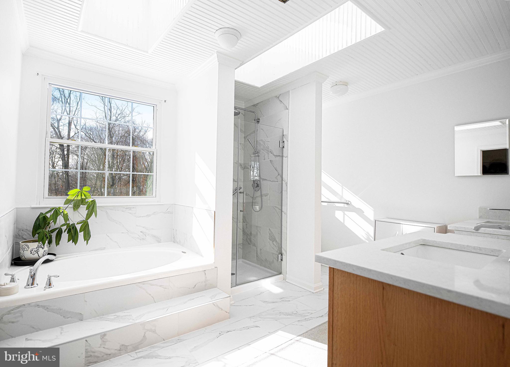 SOUTH HAMPTON - Residential