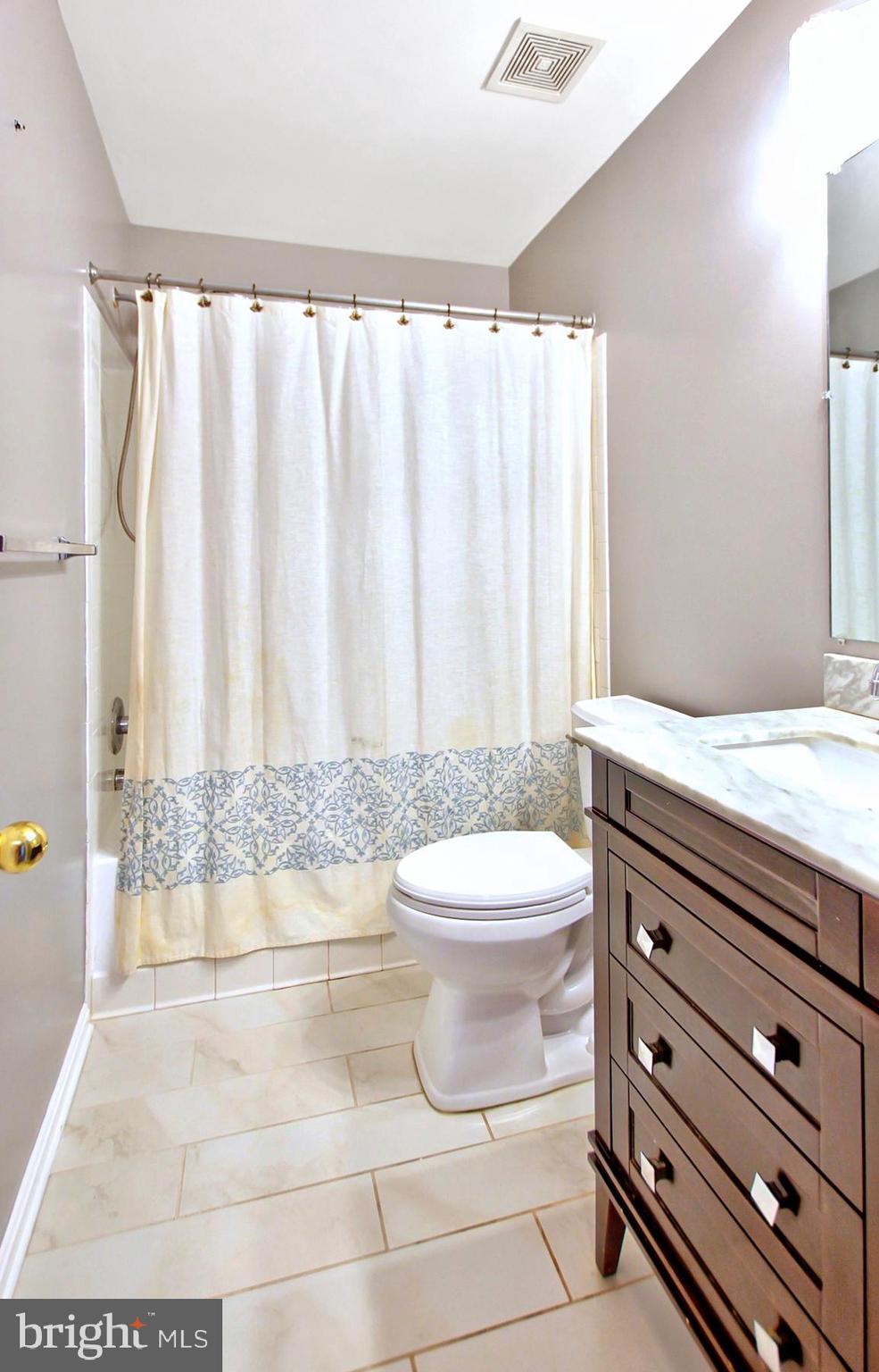 WOODVIEW VILLAGE - Residential Lease