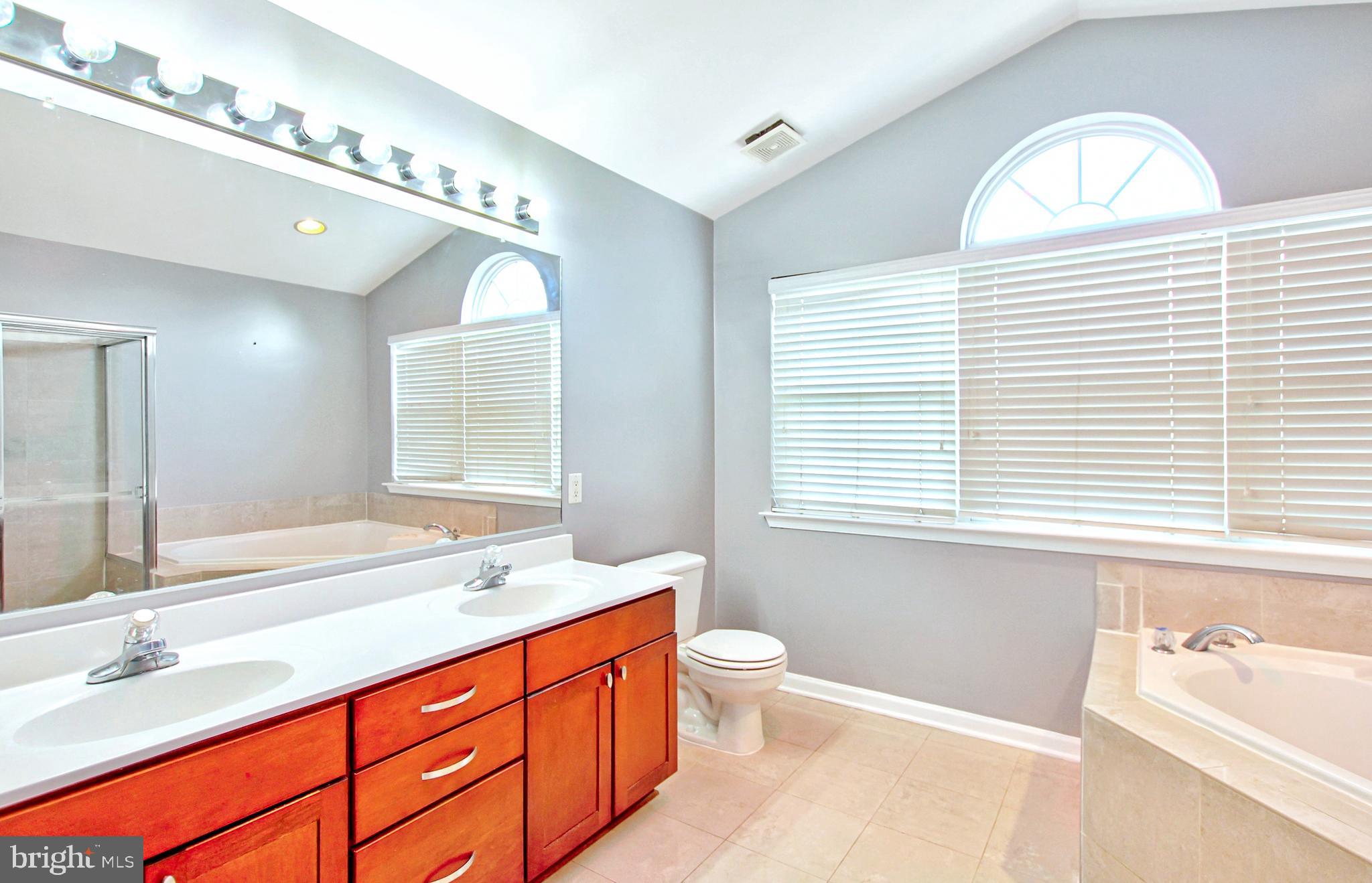 WOODVIEW VILLAGE - Residential Lease