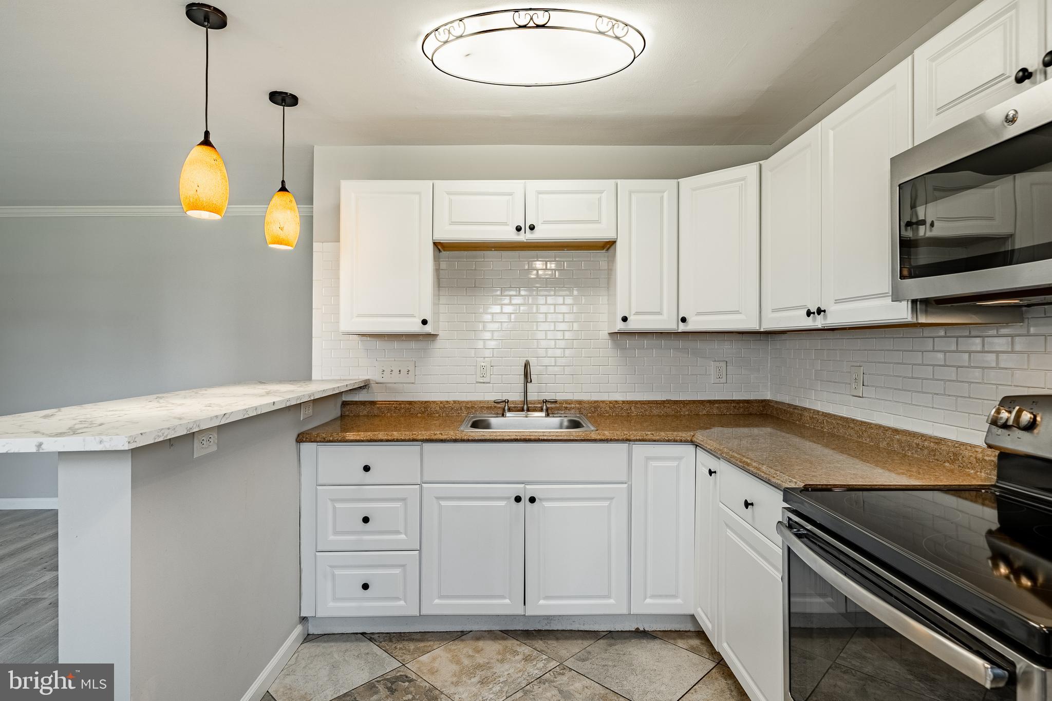 335 E LANCASTER AVENUE E4