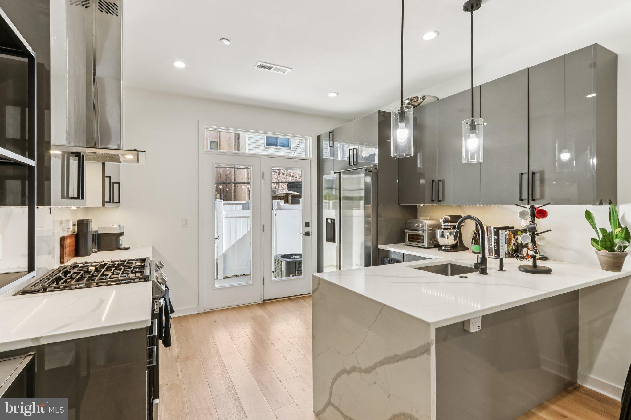 POINT BREEZE - Residential