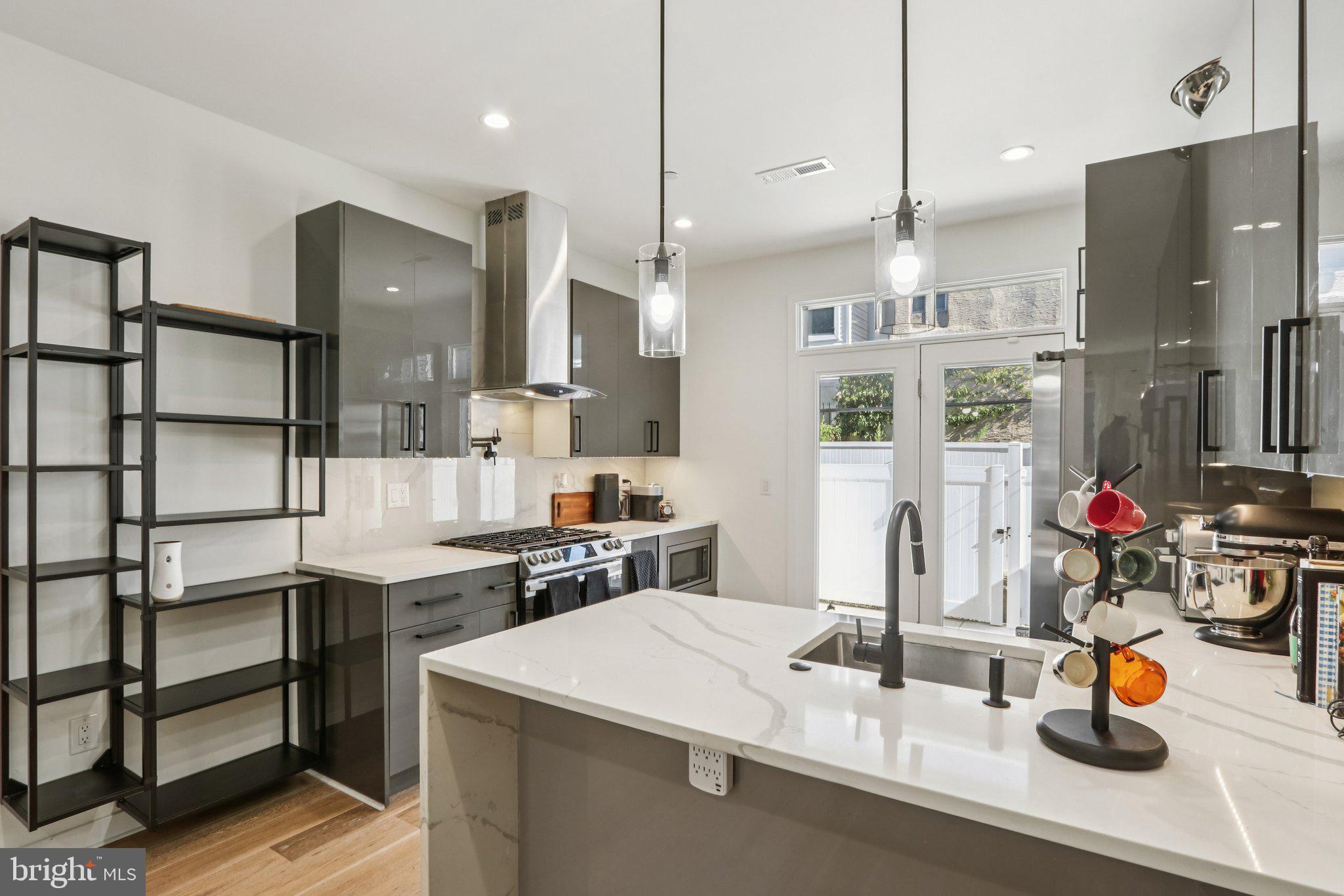 POINT BREEZE - Residential