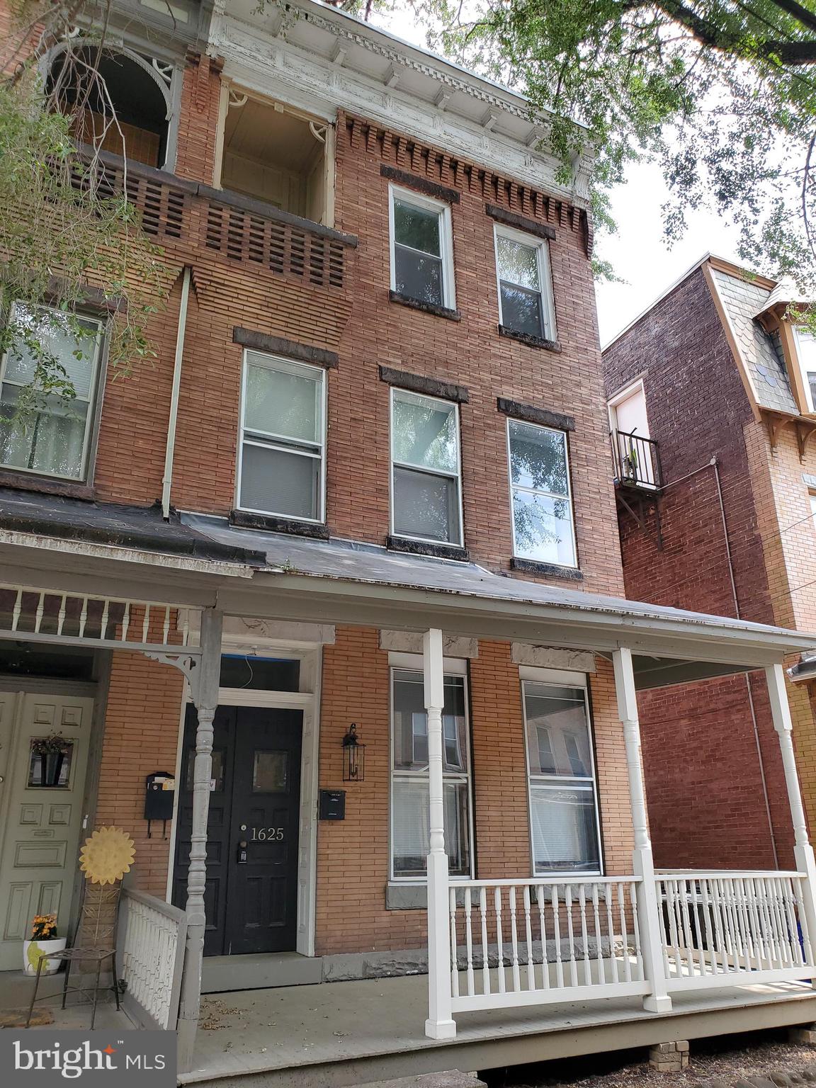 2 unit. Recently fully renovated. 1st floor is 1 bedroom and 1 bath. 2nd/3rd floor is 2 bed /2 bath. Separate electric and central air in both units. For comp purposes only. Arms length sale.