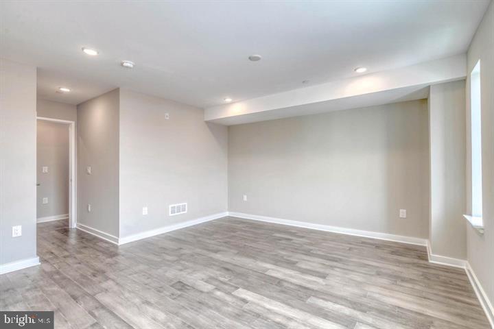 SOUTH KENSINGTON - Residential Income