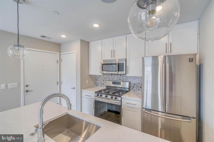 SOUTH KENSINGTON - Residential Income