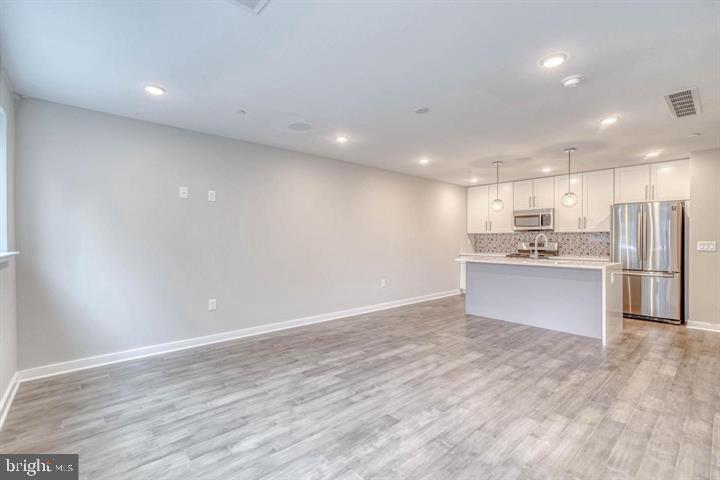 SOUTH KENSINGTON - Residential Income