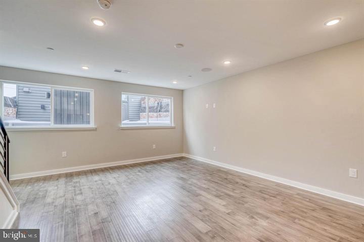 SOUTH KENSINGTON - Residential Income