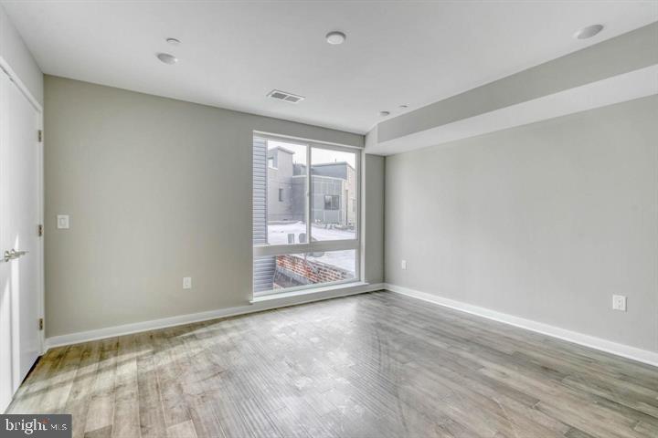 SOUTH KENSINGTON - Residential Income