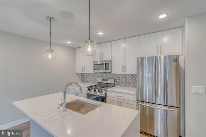 SOUTH KENSINGTON - Residential Income