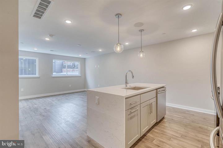 SOUTH KENSINGTON - Residential Income