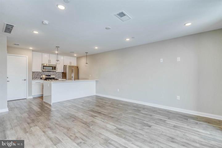 SOUTH KENSINGTON - Residential Income