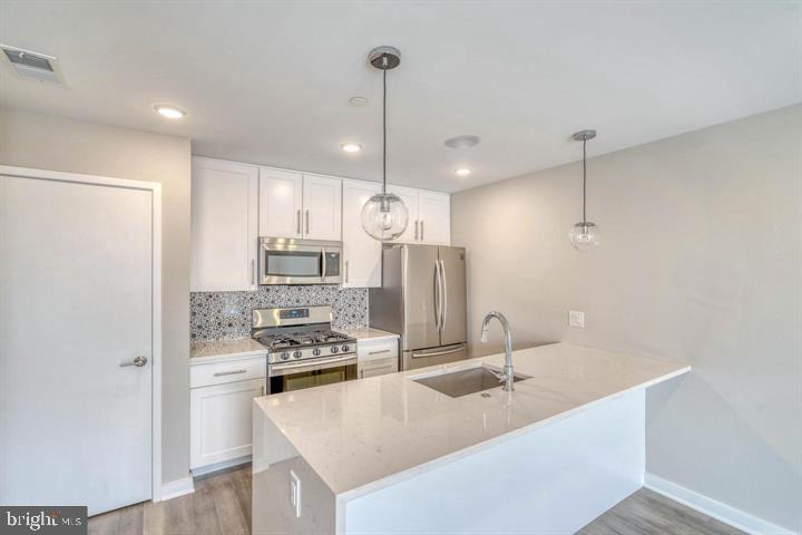 SOUTH KENSINGTON - Residential Income