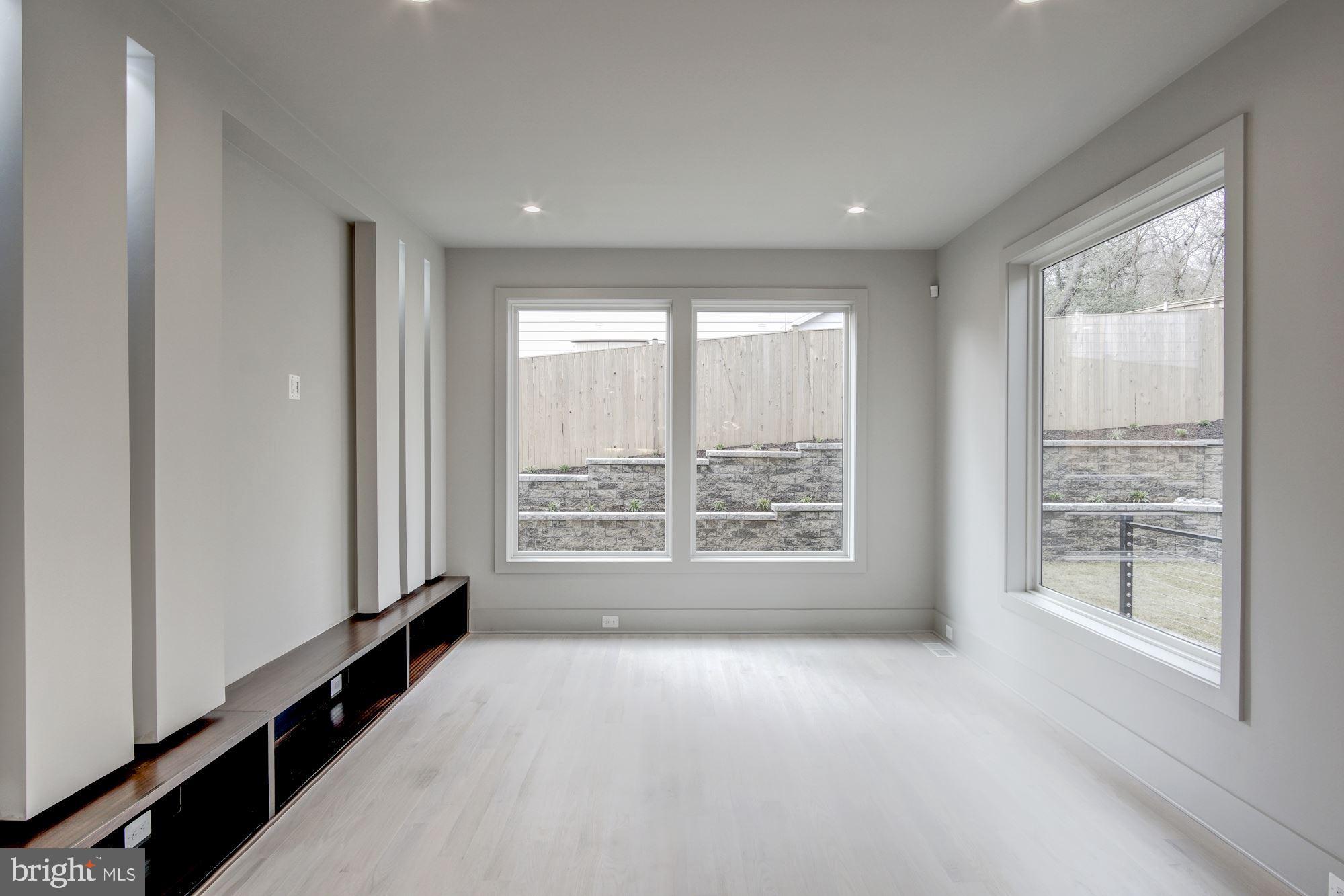 ROCK SPRING - Residential