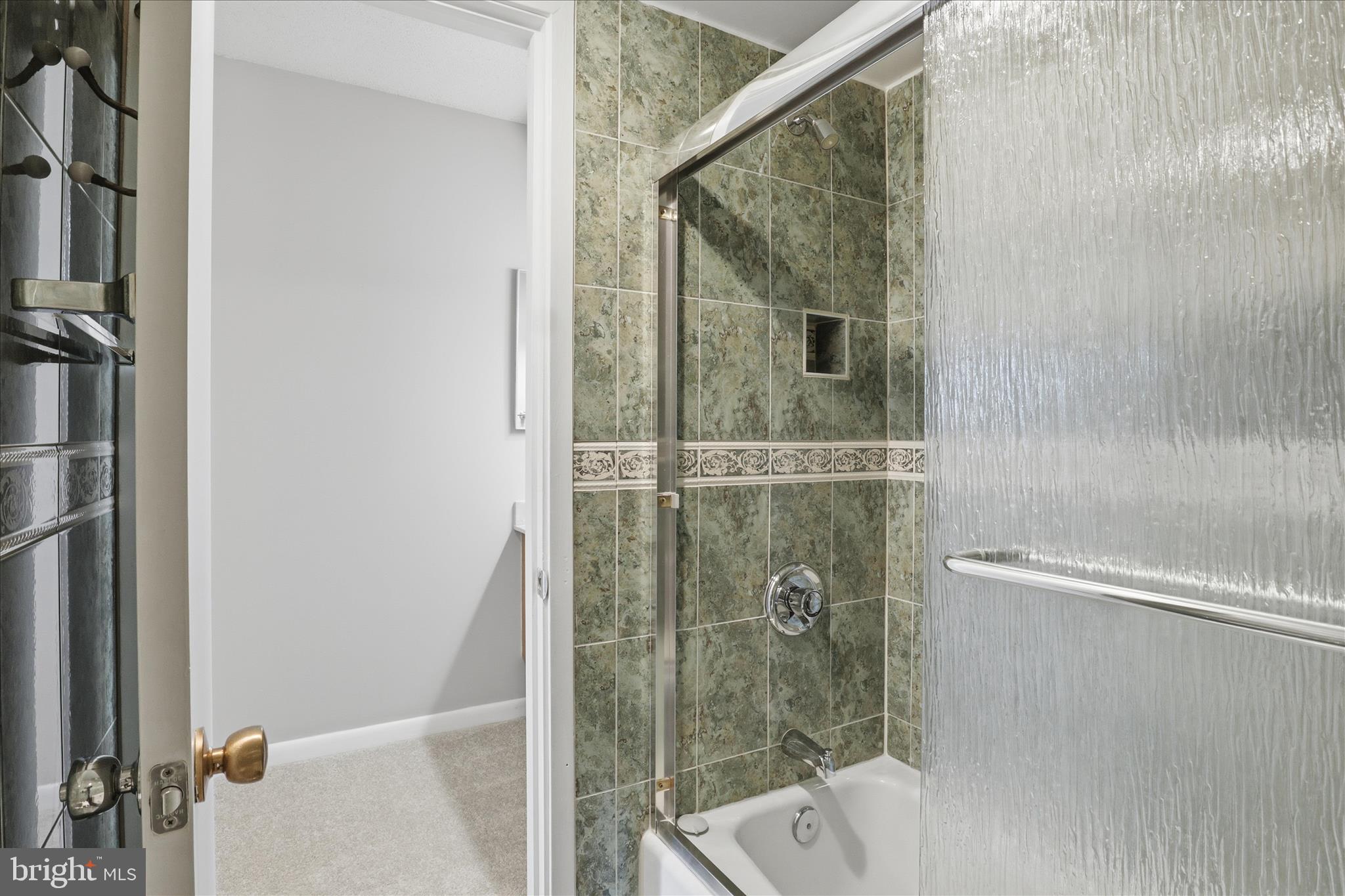 SKYLINE HOUSE - Residential