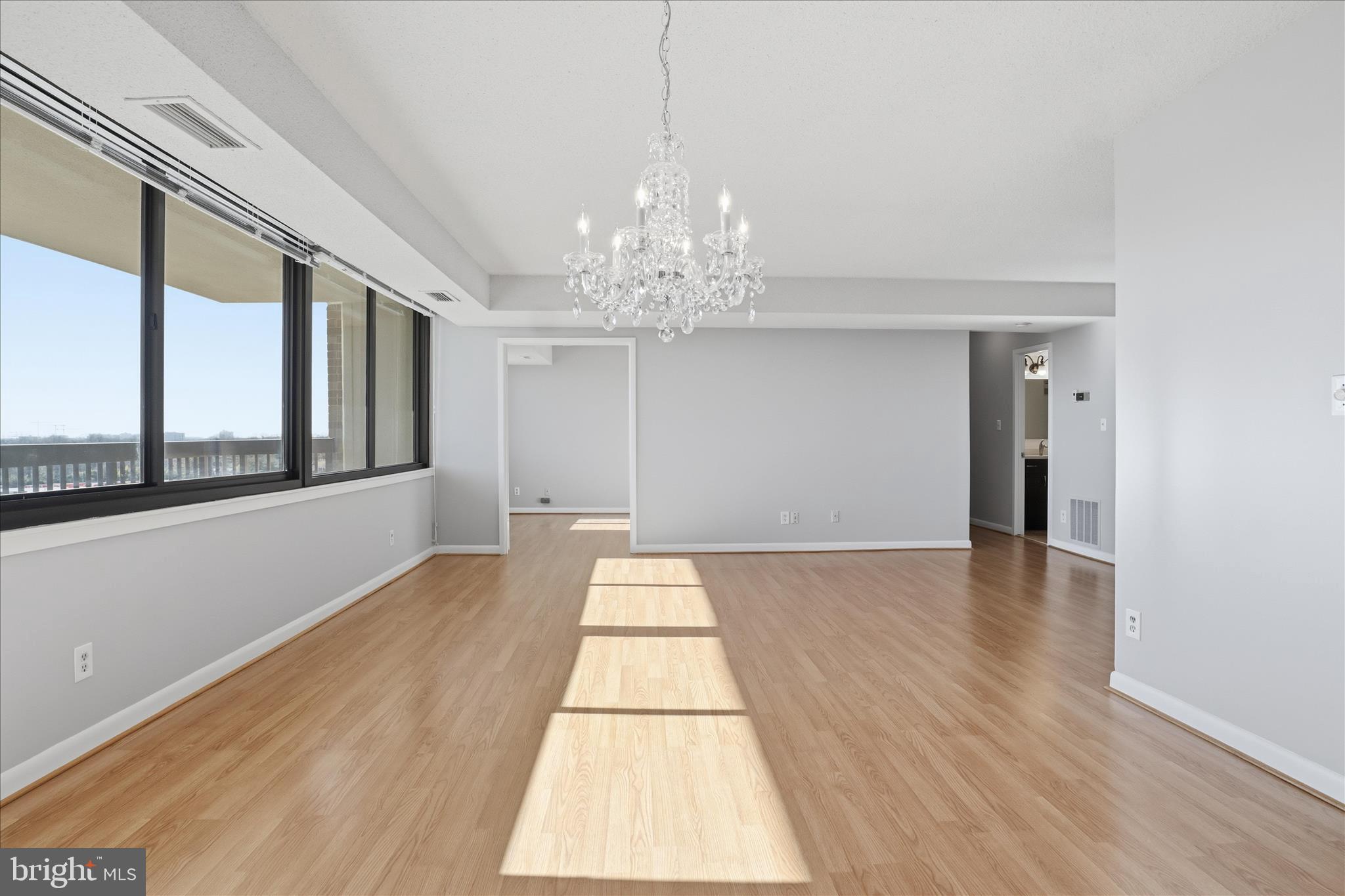 SKYLINE HOUSE - Residential