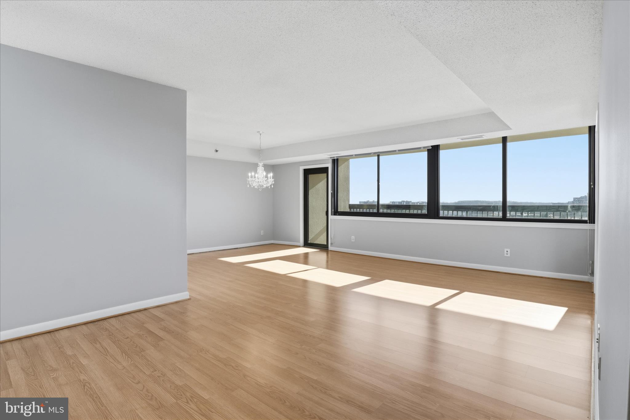 SKYLINE HOUSE - Residential