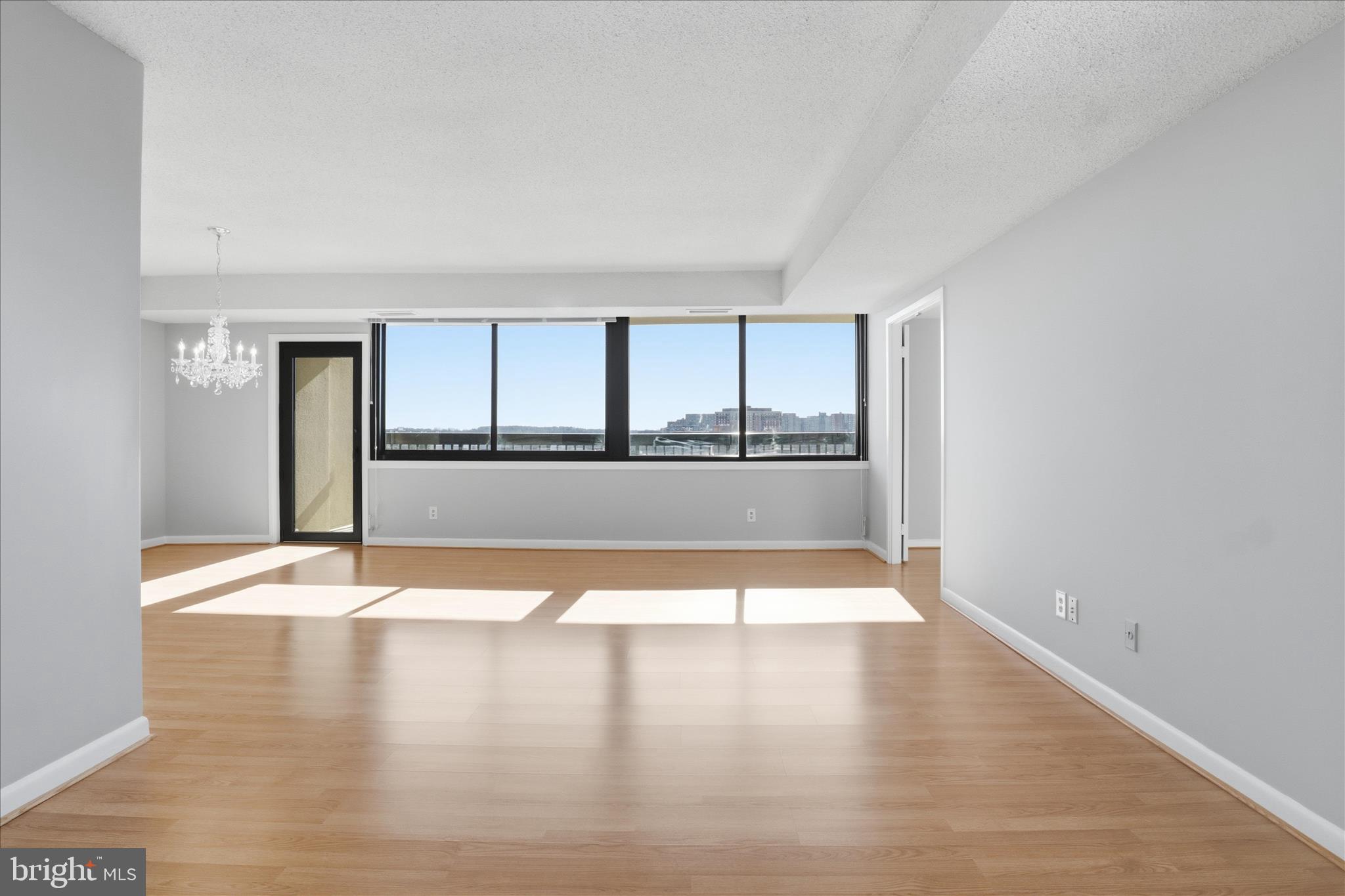 SKYLINE HOUSE - Residential