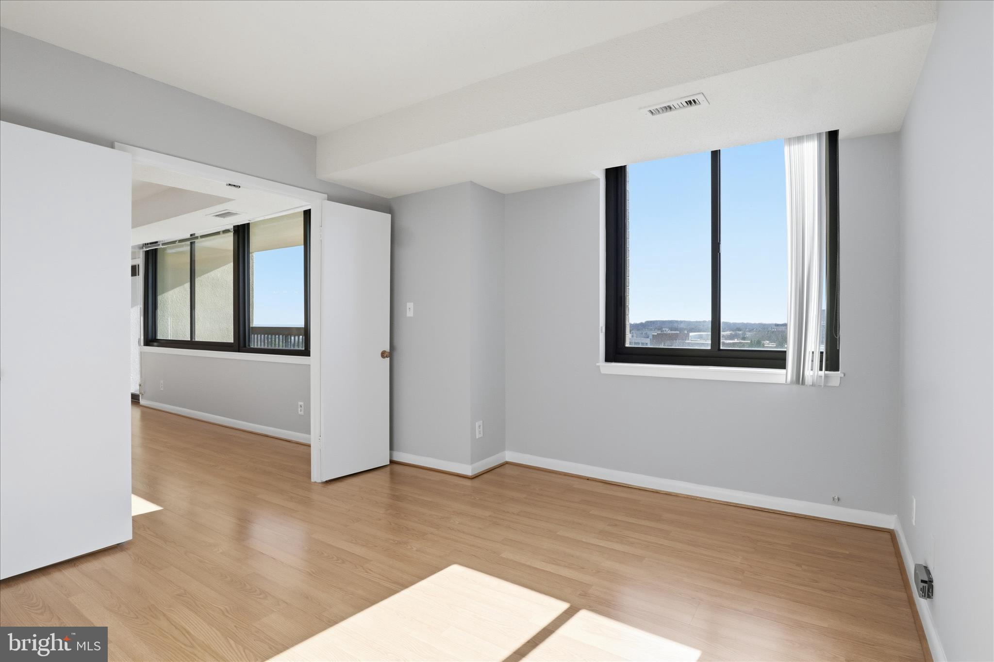 SKYLINE HOUSE - Residential