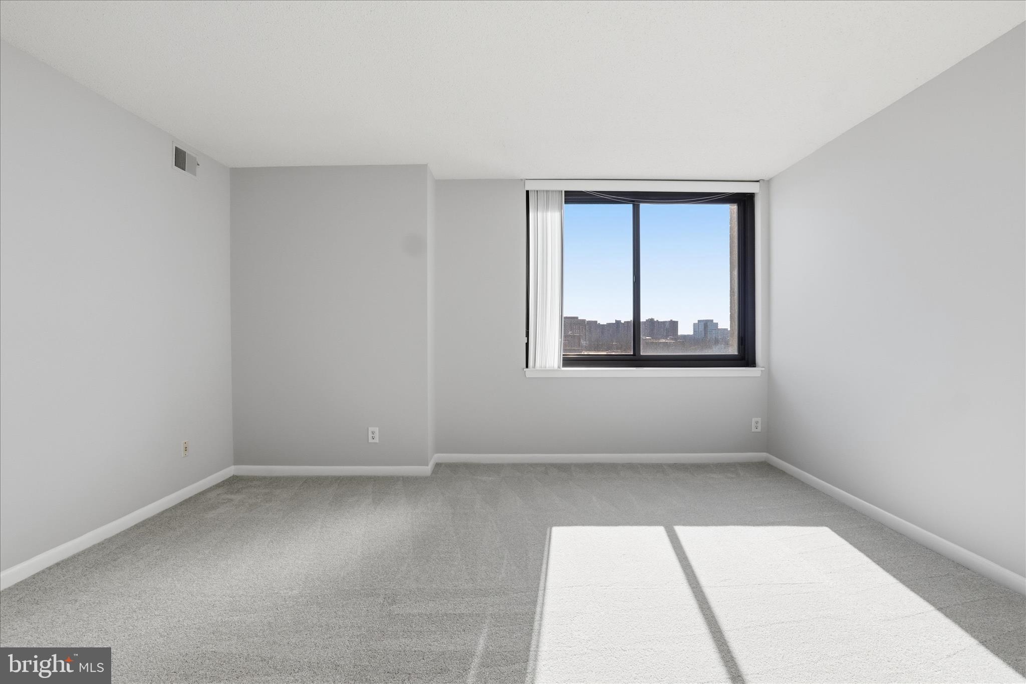 SKYLINE HOUSE - Residential