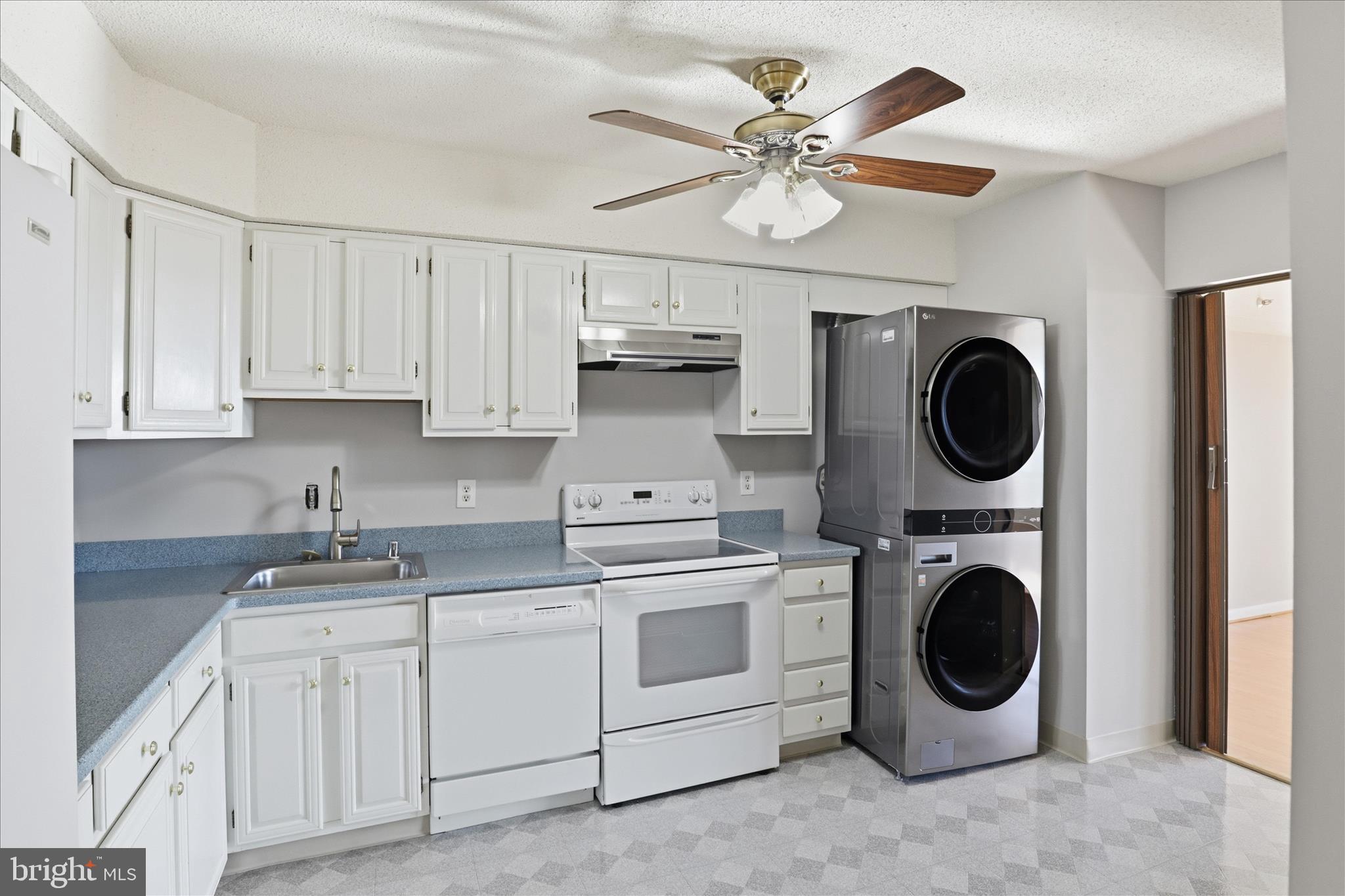 SKYLINE HOUSE - Residential