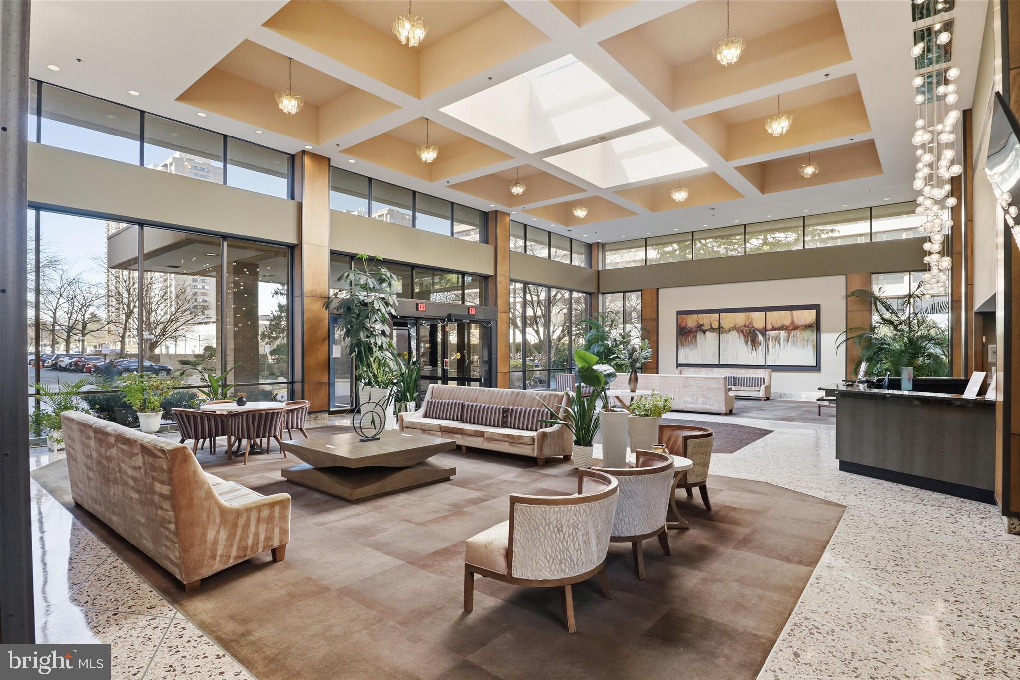 SKYLINE HOUSE - Residential