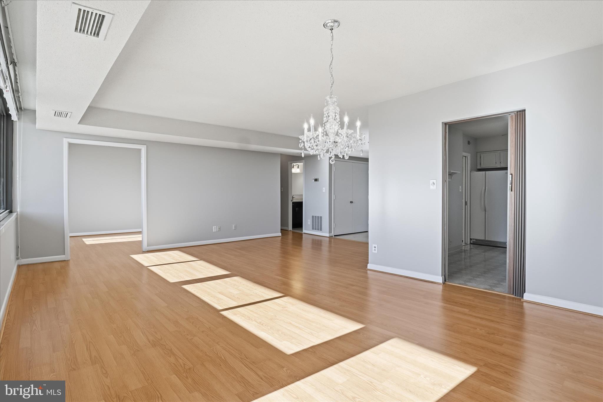 SKYLINE HOUSE - Residential