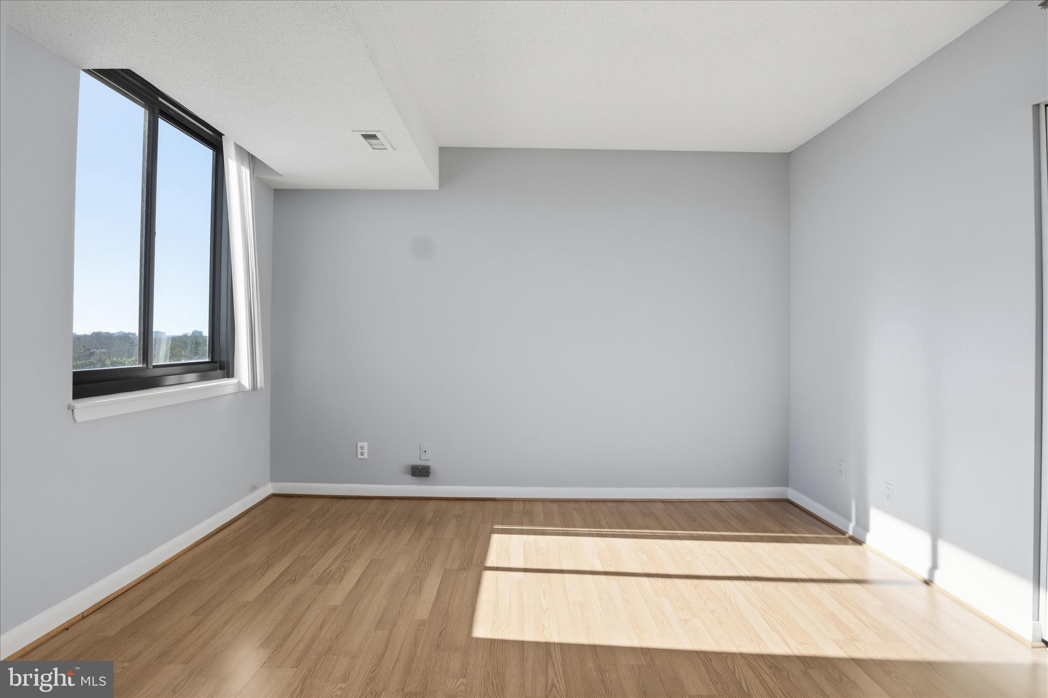 SKYLINE HOUSE - Residential