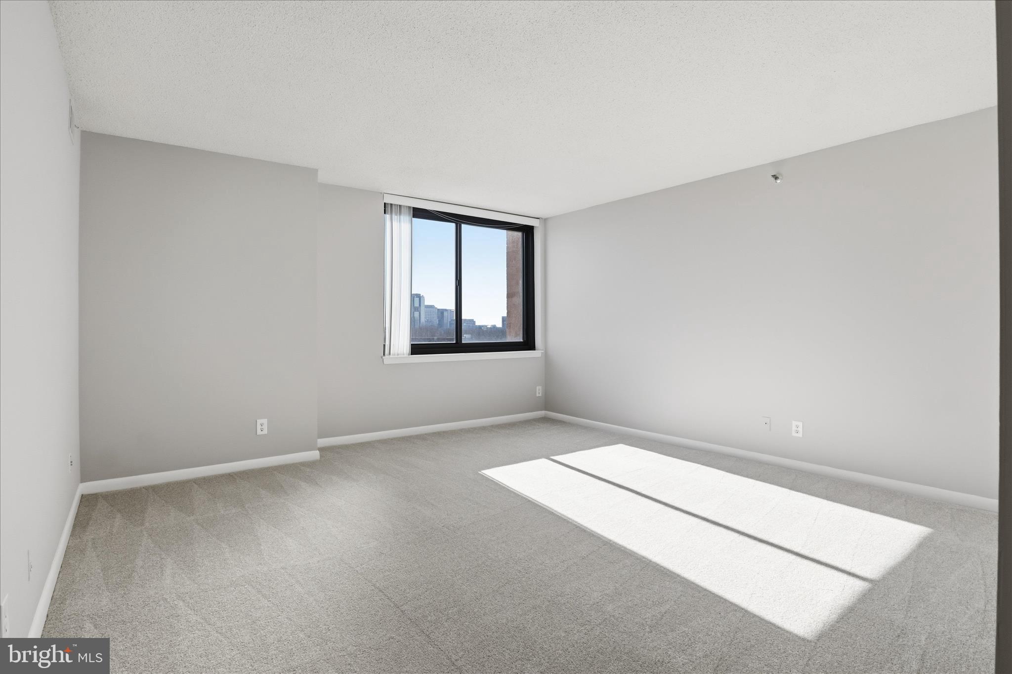 SKYLINE HOUSE - Residential