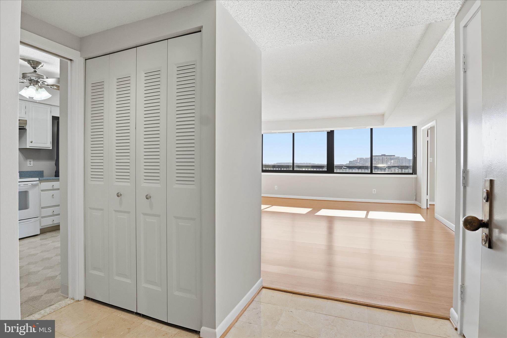 SKYLINE HOUSE - Residential