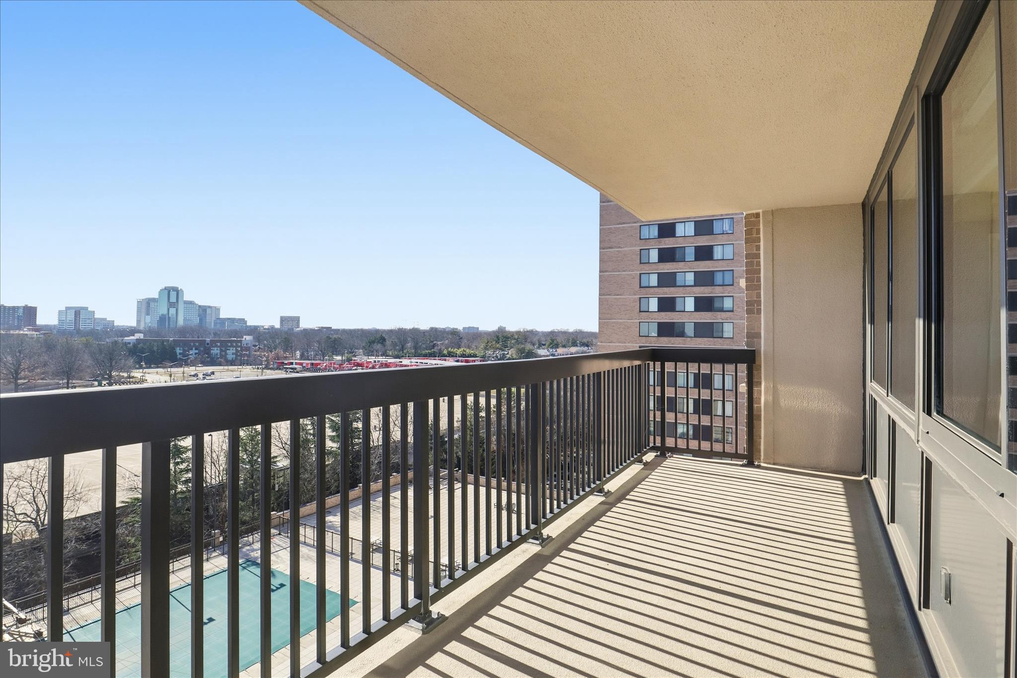 SKYLINE HOUSE - Residential