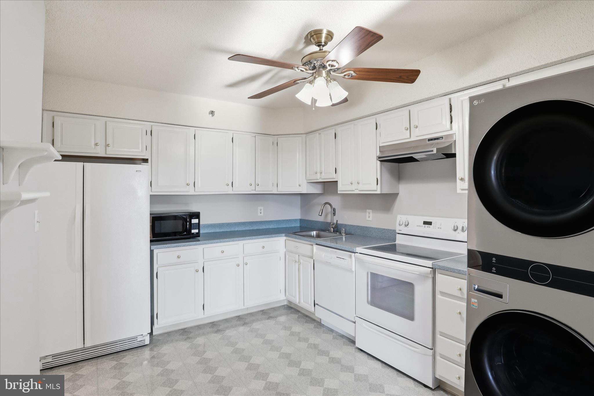 SKYLINE HOUSE - Residential