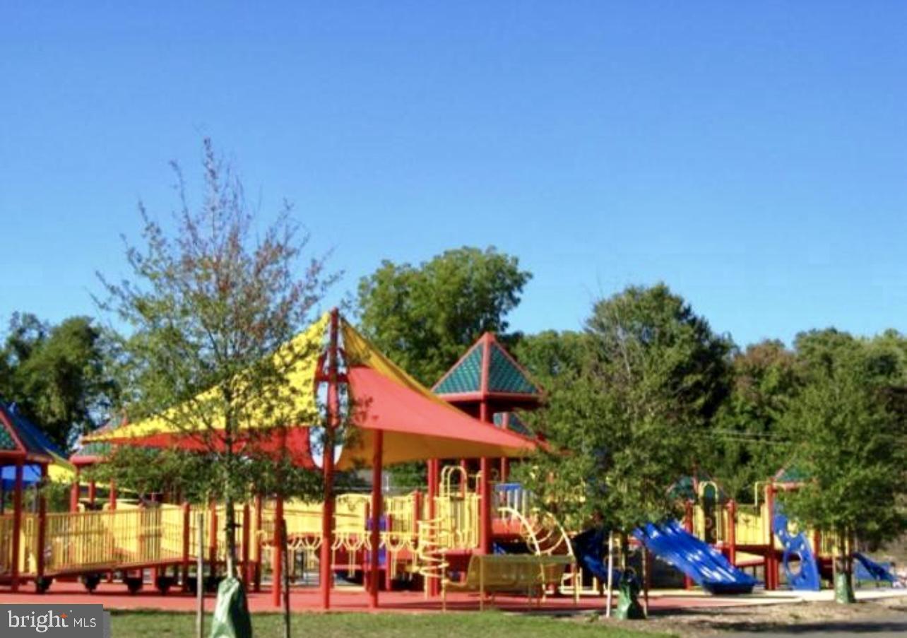 MC LEAN HUNT ESTATES - Residential