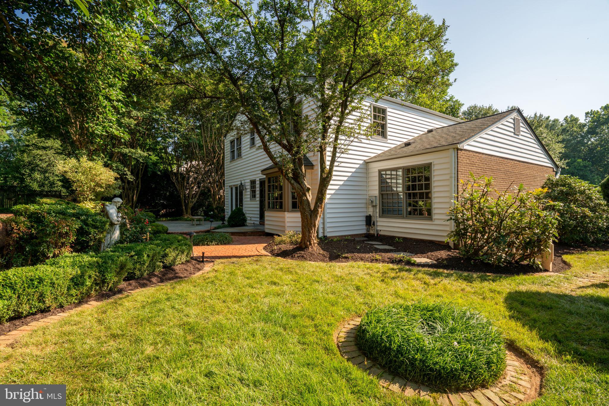 MC LEAN HUNT ESTATES - Residential