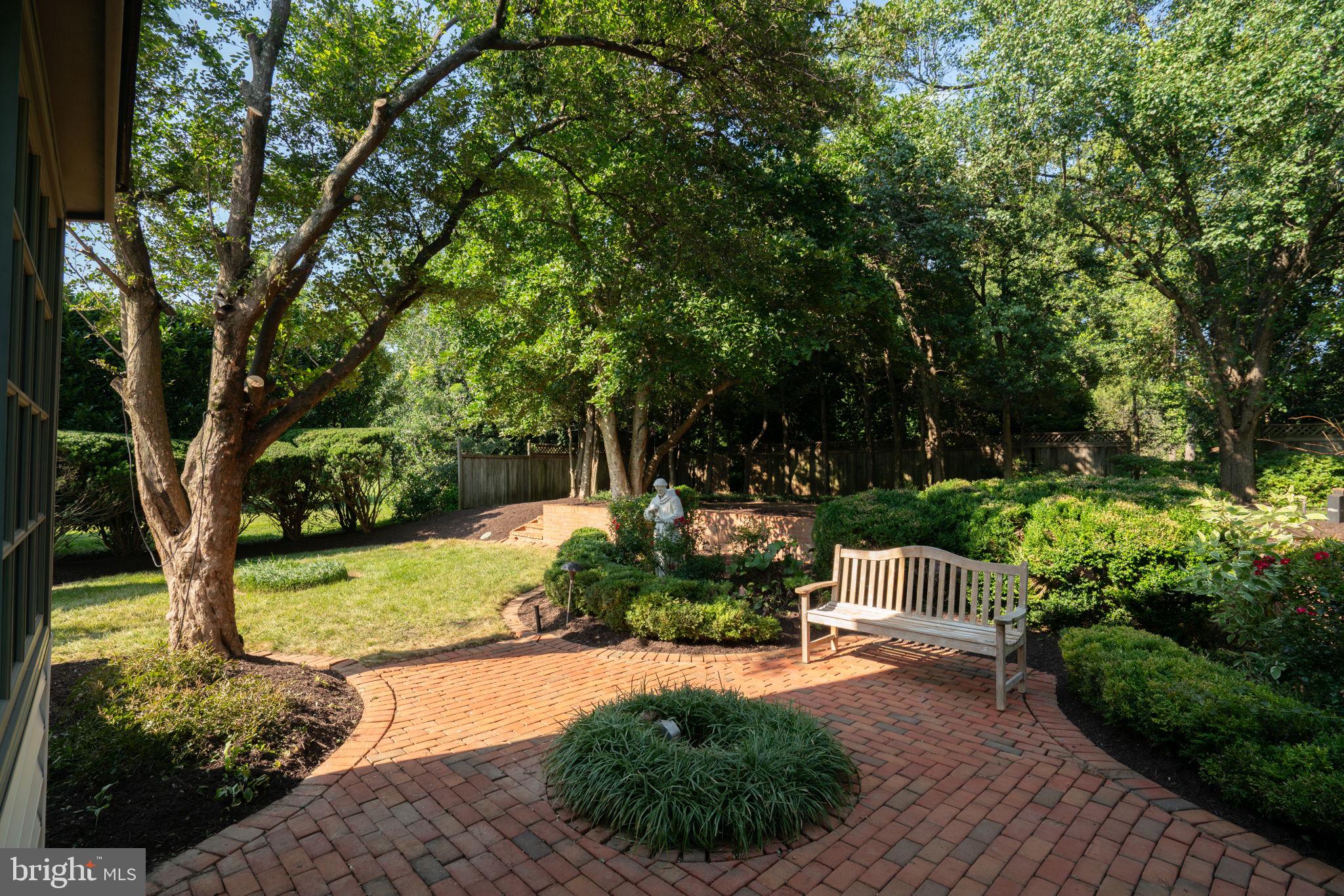 MC LEAN HUNT ESTATES - Residential