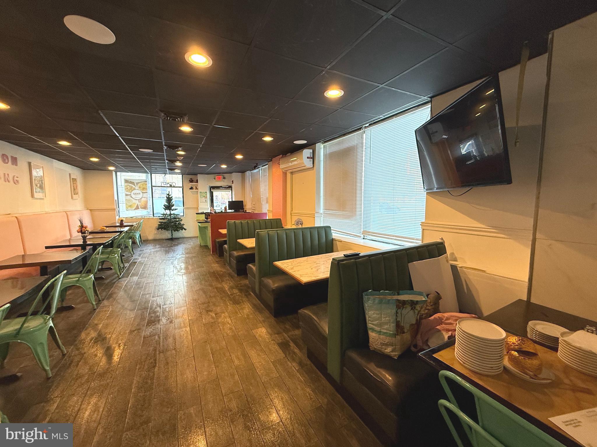 CENTER CITY - Commercial Sale