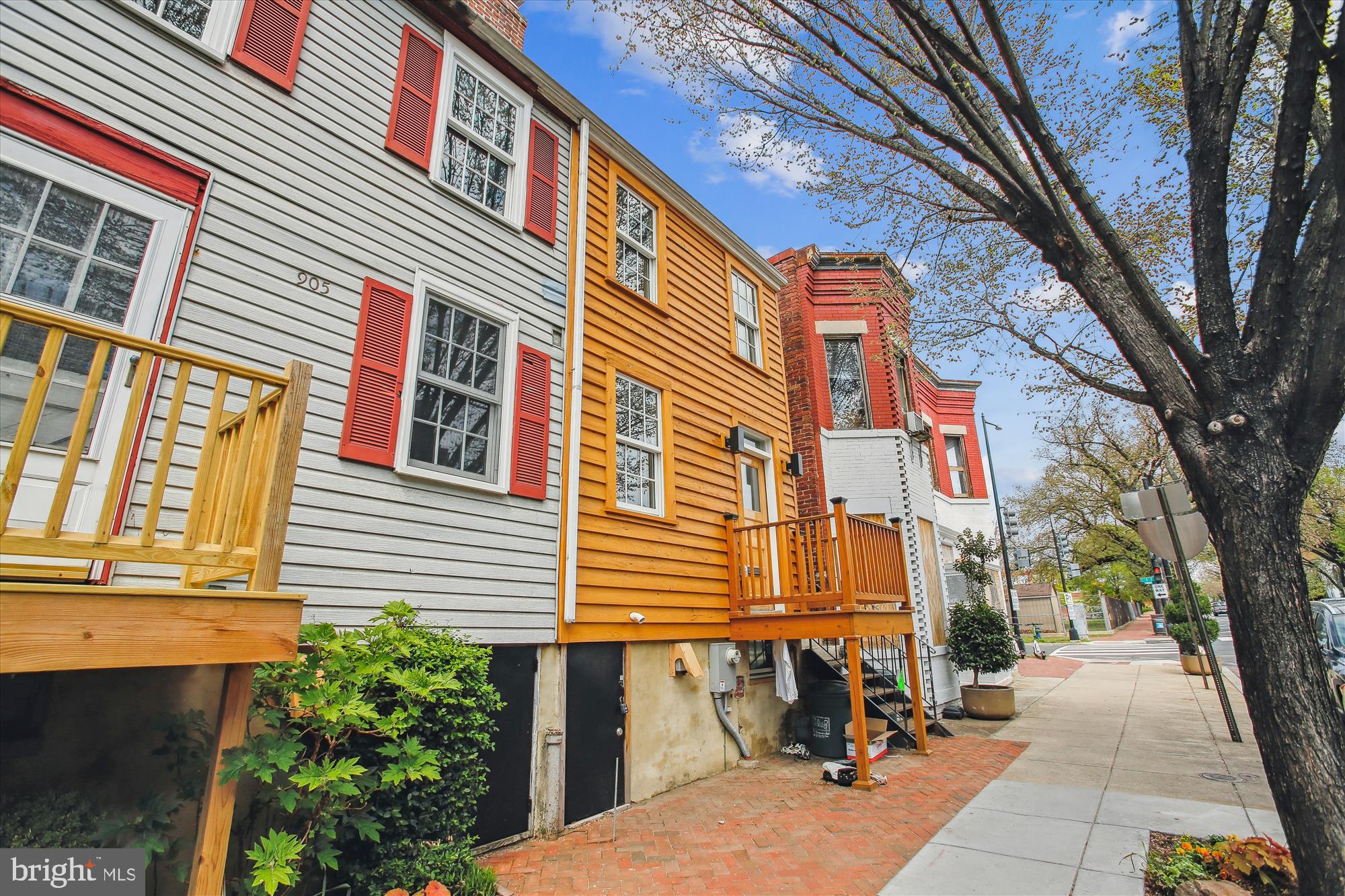 903 11TH STREET SE