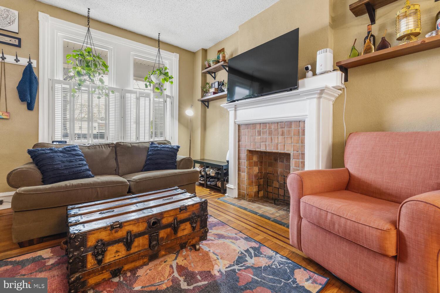 353 W MOUNT PLEASANT AVENUE