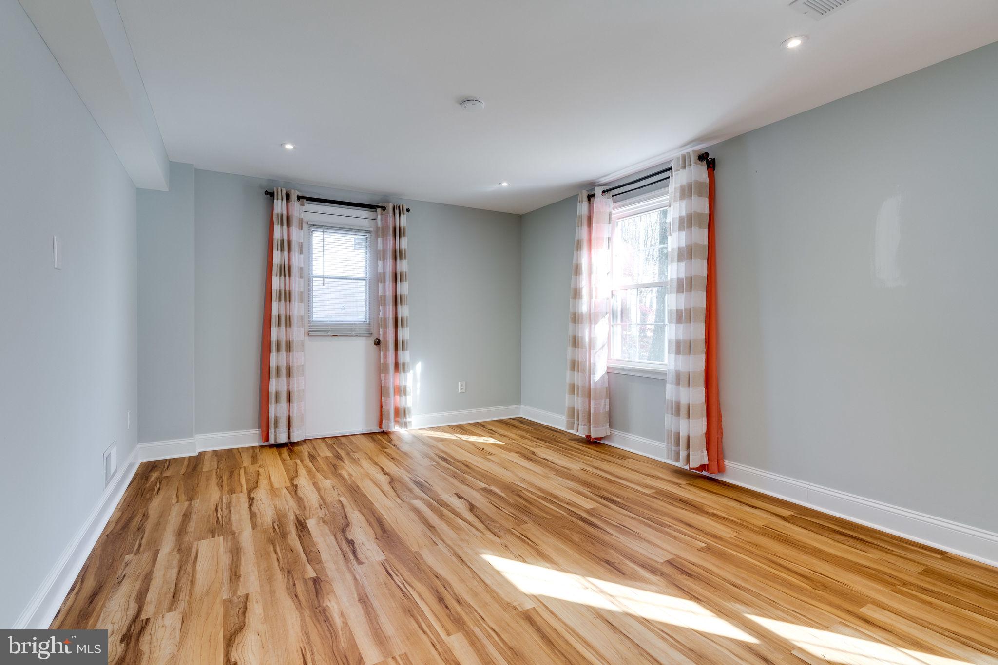 ROLLING VALLEY - Residential Lease