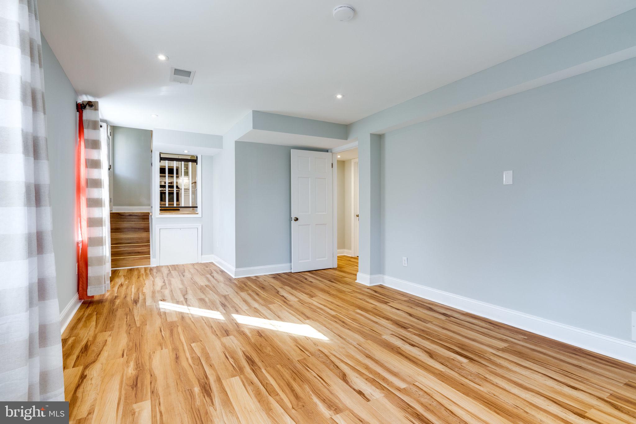 ROLLING VALLEY - Residential Lease