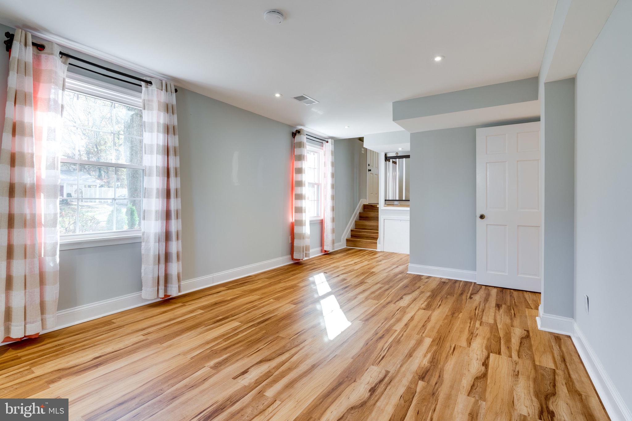 ROLLING VALLEY - Residential Lease