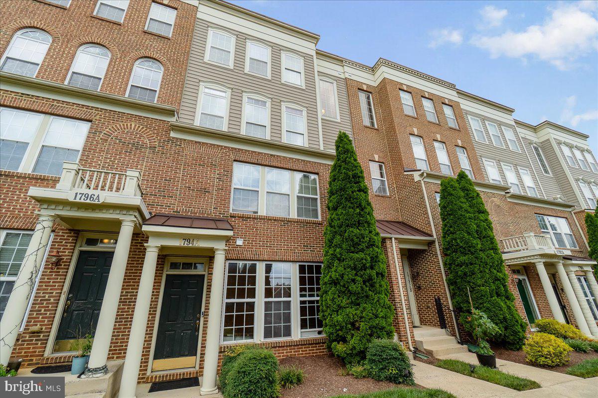 1794 POOLSIDE WAY B 24-B